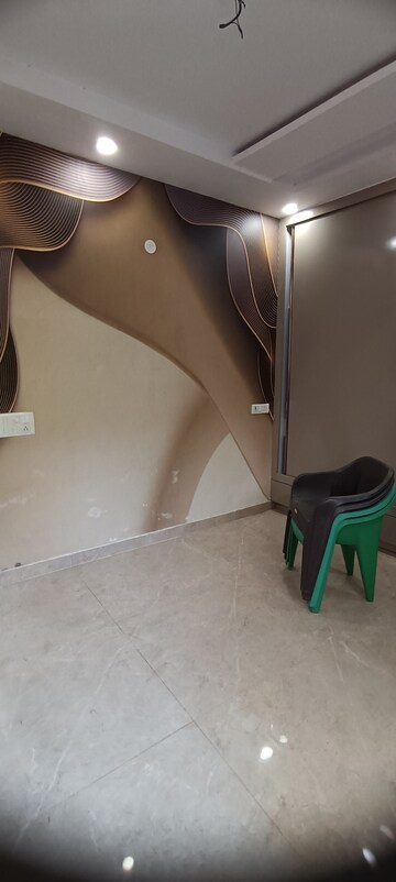 Room in 3.5 BHK Builder Floor at Fateh Nagar – for Rent