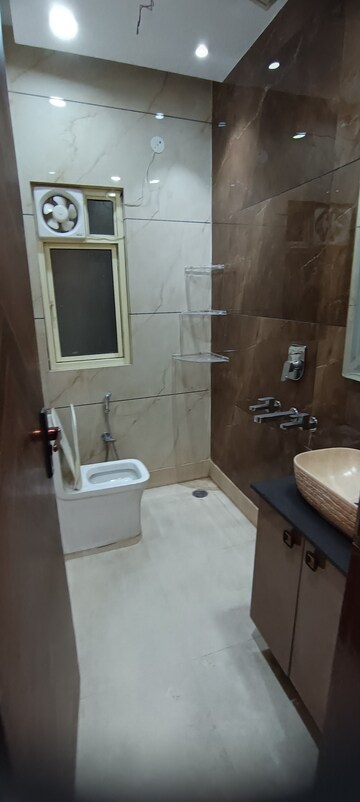 Attached Bathroom in 3.5 BHK Builder Floor at Fateh Nagar – for Rent