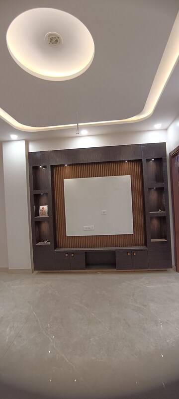 Bedroom in 3.5 BHK Builder Floor at Fateh Nagar – for Rent
