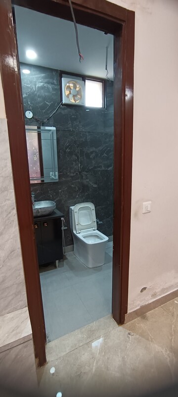 Bathroom in 3.5 BHK Builder Floor at Fateh Nagar – for Rent