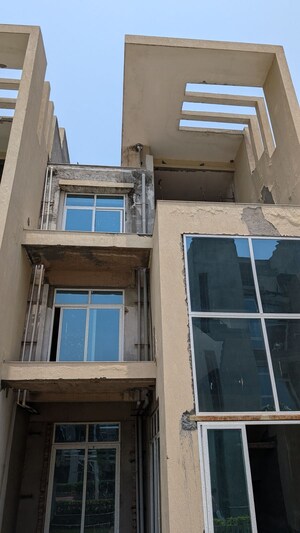 5 BHK Apartment – Exterior View View at Mahagun Meadows Villas, Sector 150 - for Sale