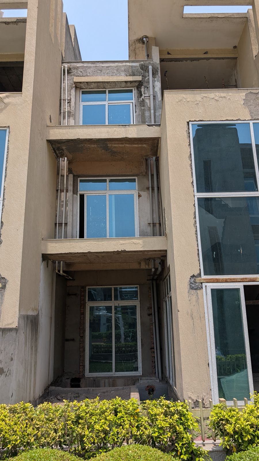 5 BHK 5000 Sq.Ft. Apartment in Mahagun Meadows Villas