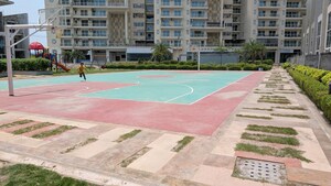 Swimming Pool in 5 BHK Apartment at Mahagun Meadows Villas, Sector 150 – for Sale