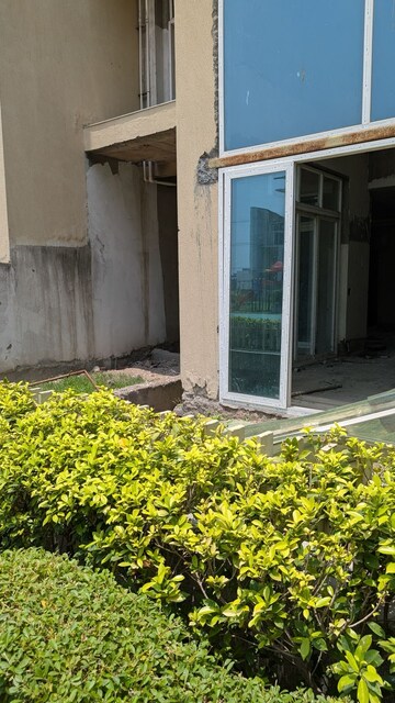 5 BHK Apartment – Garden View at Mahagun Meadows Villas, Sector 150 - for Sale