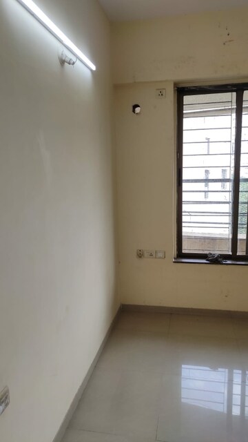 Room in 2.5 BHK Apartment at Kalpataru Srishti, Mira Road – for Rent