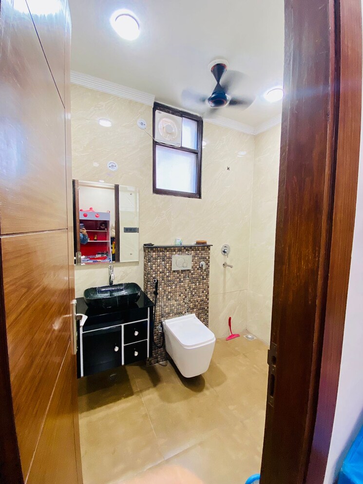Attached Bathroom, green fields colony 4 Bedroom 4000 Sq.Ft. Builder Floor In Green Fields Colony Faridabad 8801253