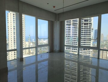 Room in 3 BHK Apartment at Indiabulls Blu, Worli – for Rent