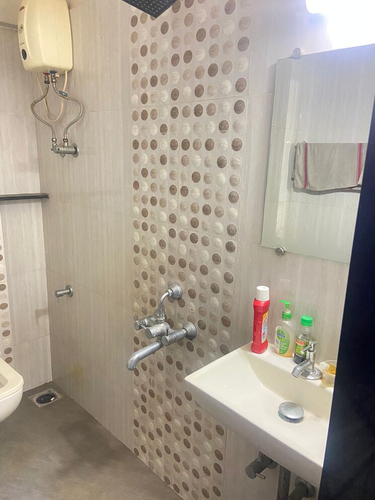 Bathroom, manpada 2 Bedroom 950 Sq.Ft. Apartment In Manpada Thane 8801310