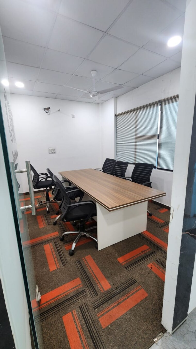 Team Area, alphathum Commercial Office Space 1365 Sq.Ft. In Sector 90 Noida 8801342