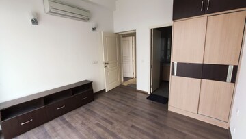Room in 4 BHK Builder Floor at Emaar MGF Emerald Hills, Sector 65 – for Rent
