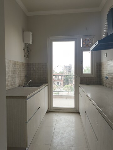 Kitchen in 2.5 BHK Builder Floor at Central Park 3 Flower Valley, Sohna Sector 33 – for Rent