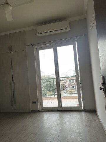 Building Lobby in 2.5 BHK Builder Floor at Central Park 3 Flower Valley, Sohna Sector 33 – for Rent