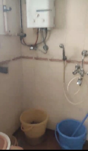 Bathroom in 1 BHK Apartment at Shree CHS Matunga, Matunga East – for Rent