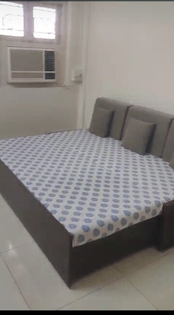 Bedroom in 1 BHK Apartment at Shree CHS Matunga, Matunga East – for Rent