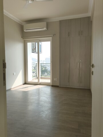 Room in 2.5 BHK Builder Floor at Central Park 3 Flower Valley, Sohna Sector 33 – for Rent