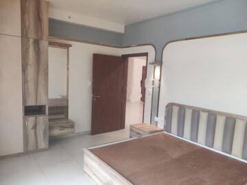 Room in 4 BHK Apartment at LnT Raintree Boulevard, Hebbal – for Sale