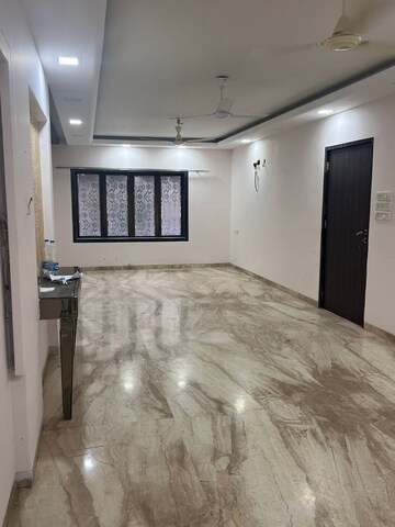 Room in 3 BHK Apartment at Bandra West – for Rent