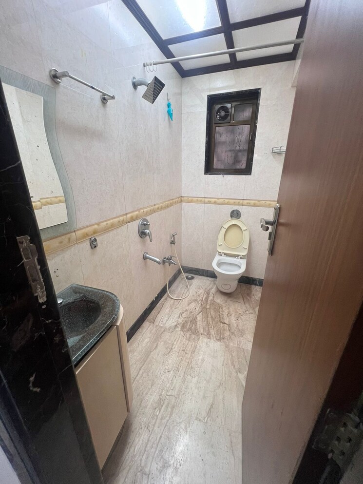 Bathroom, bandra west 3 Bedroom 1200 Sq.Ft. Apartment In Bandra West Mumbai 8801448