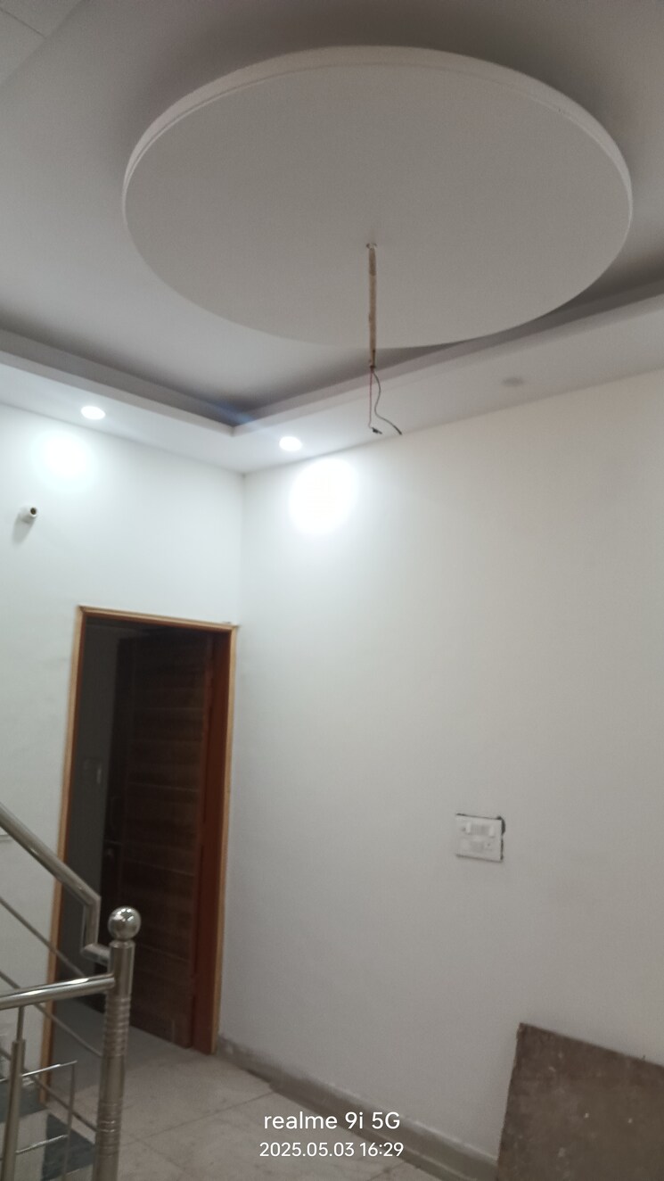 Other, pir machalla 3 Bedroom 100 Sq.Yd. Apartment In Pir Machalla Zirakpur 8801454