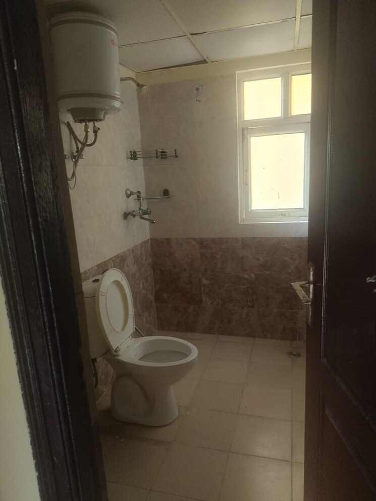 Bathroom, futec-gateway 2 Bedroom 1265 Sq.Ft. Apartment In Sector 75 Noida 8801465