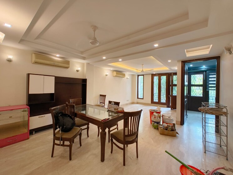 Gym, sadhna enclave 5 Bedroom 1000 Sq.Yd. Builder Floor In Sadhna Enclave Delhi 8801509
