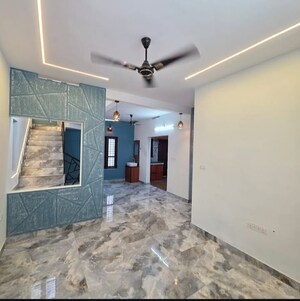 Room in 2.5 BHK Builder Floor at Sector 30 – for Sale