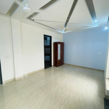Room in 3 BHK Apartment at Central Park Flower Valley Aqua Front Towers, Sohna Sector 33 – for Rent
