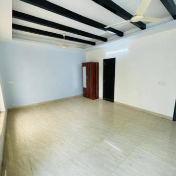 Room in 3 BHK Apartment at Central Park Flower Valley Aqua Front Towers, Sohna Sector 33 – for Rent