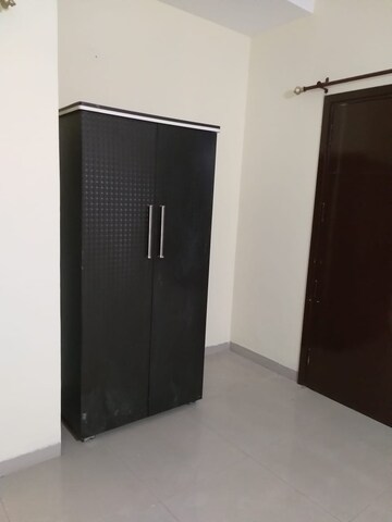 Room in 2 BHK Apartment at Jaipurias Sunrise Greens Zirakpur, Vip Road – for Rent