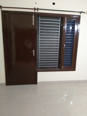 Room in 2 BHK Apartment at Jaipurias Sunrise Greens Zirakpur, Vip Road – for Rent