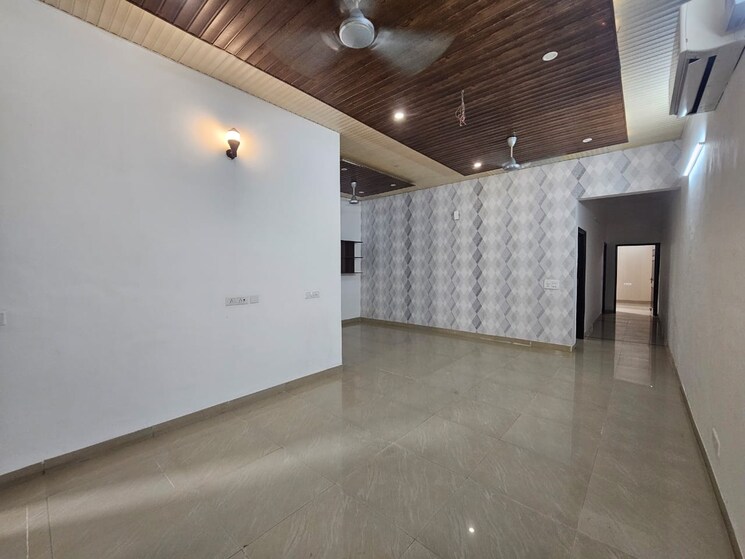 Living Room, pir machalla 3 Bedroom 192 Sq.Yd. Apartment In Pir Machalla Zirakpur 8801562