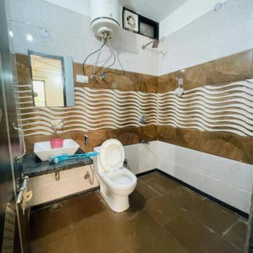 Attached Bathroom in 4 BHK Apartment at Central Park Flower Valley Aqua Front Towers, Sohna Sector 33 – for Rent