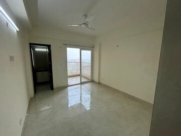 Room in 2 BHK Apartment at Eldeco Accolade, Sohna Sector 2 – for Rent