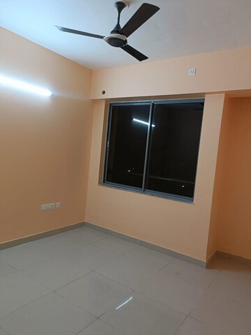 Room in 2 BHK Apartment at Godrej Seven, Joka – for Rent