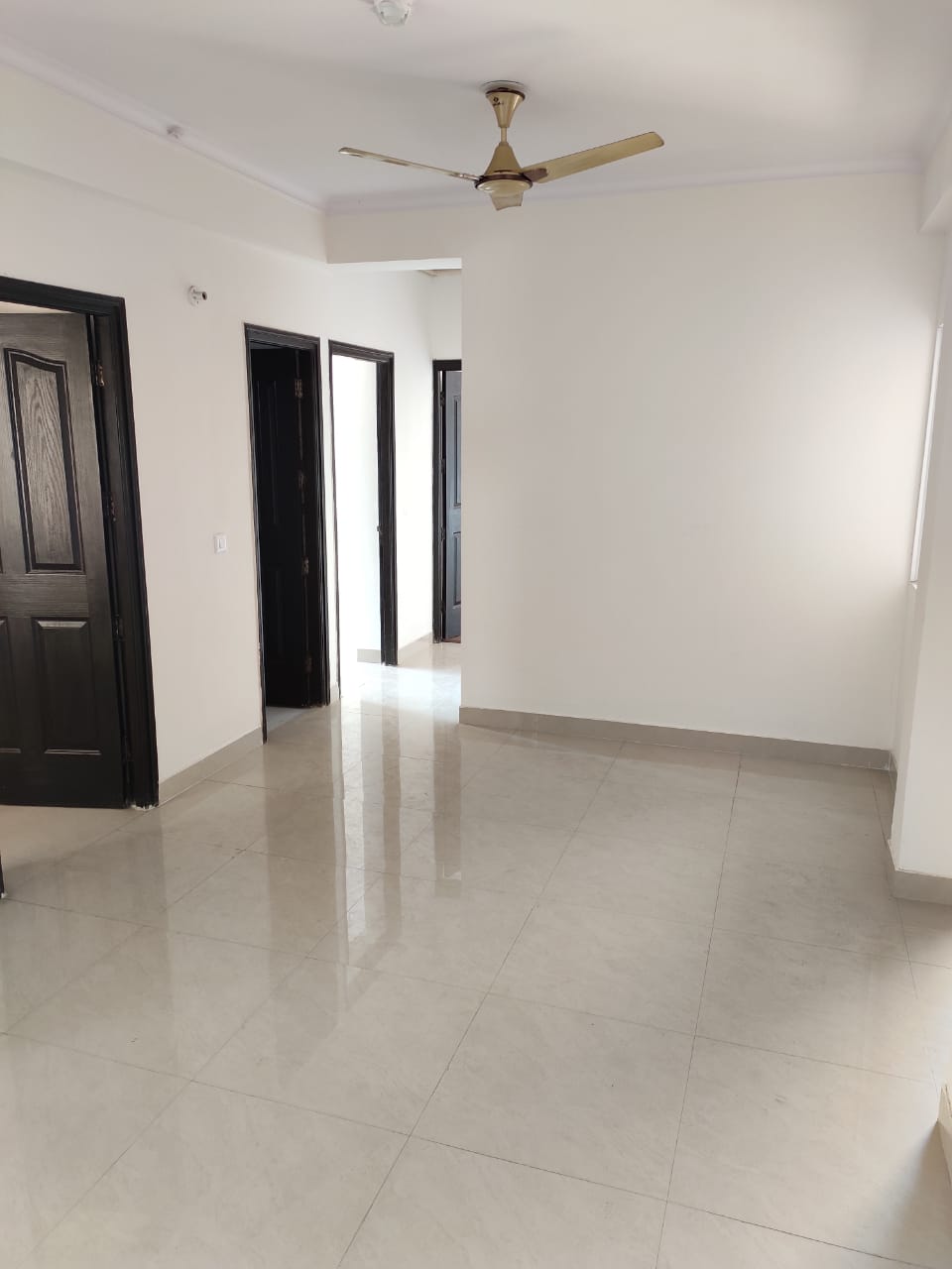 3 BHK + Servant Room Apartment For Sale in Supertech Ecociti