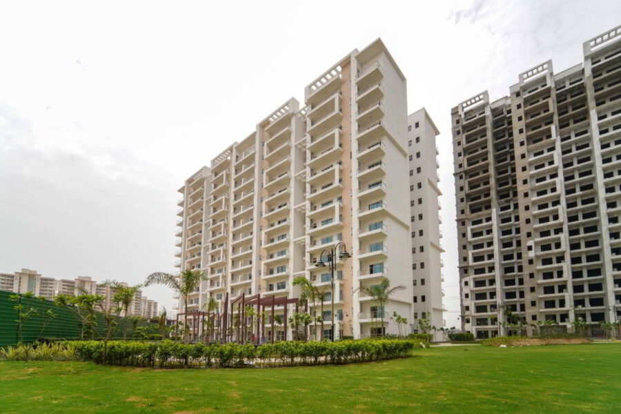 3 BHK + Servant Room Apartment For Sale in Shree Vardhman Victoria