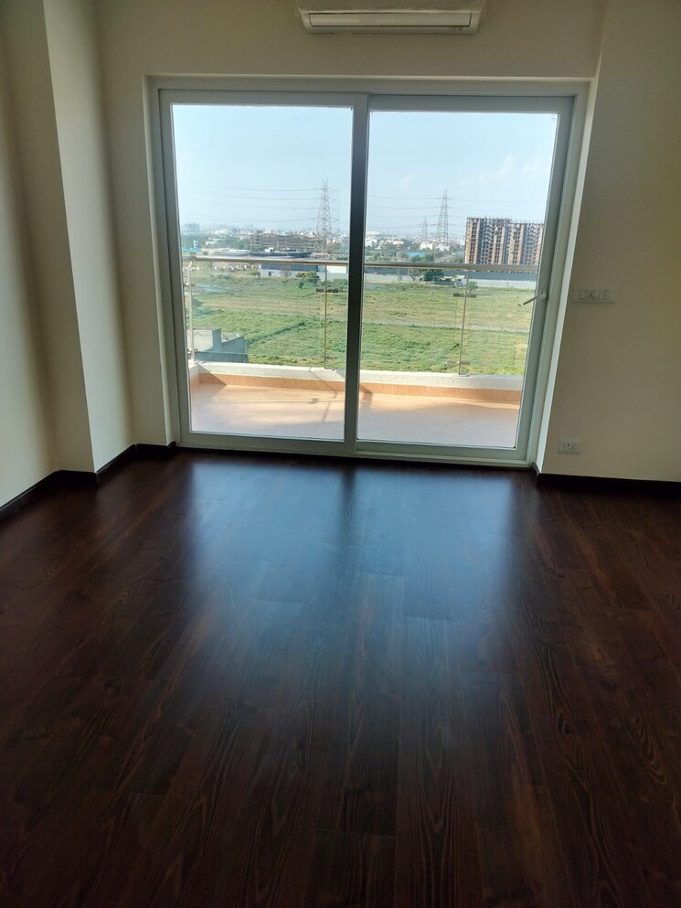 Room, shree-vardhman-victoria 3 Bedroom 1950 Sq.Ft. Apartment In Sector 70 Gurgaon 8801676