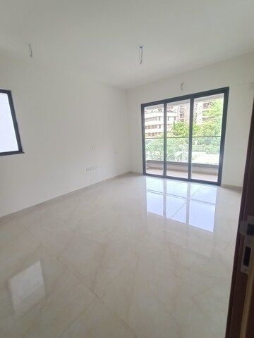 Room in 3 BHK Apartment at Godrej Urban Park, Chandivali – for Rent