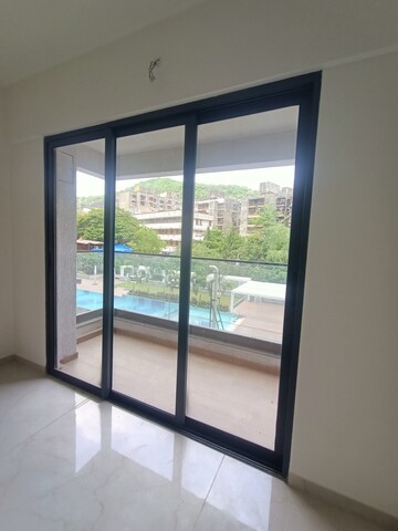 Room in 3 BHK Apartment at Godrej Urban Park, Chandivali – for Rent