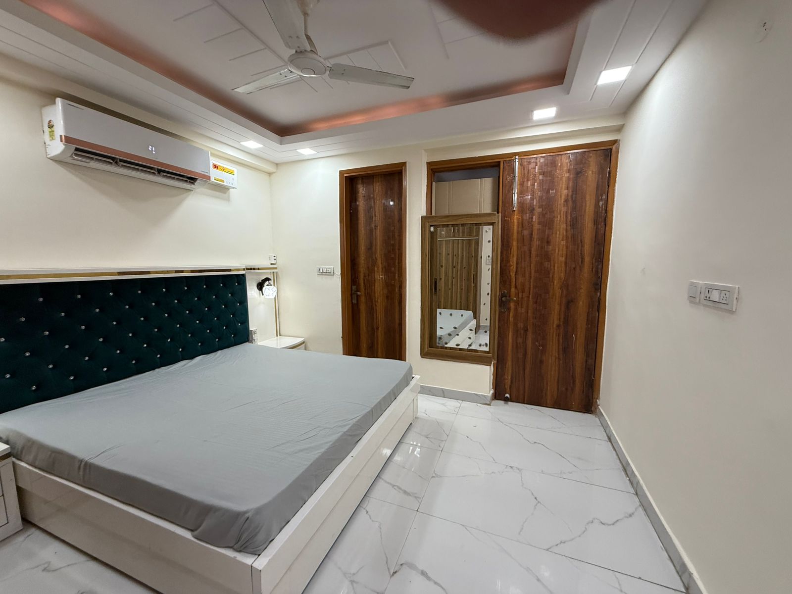 2 BHK Builder Floor For Rent in Chattarpur