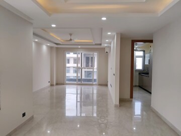 Building Lobby in 3 BHK Builder Floor at BPTP Amstoria Country Floor, Sector 102 – for Rent