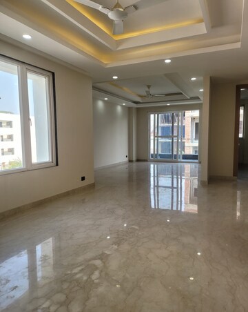 Building Lobby in 3 BHK Builder Floor at BPTP Amstoria Country Floor, Sector 102 – for Rent