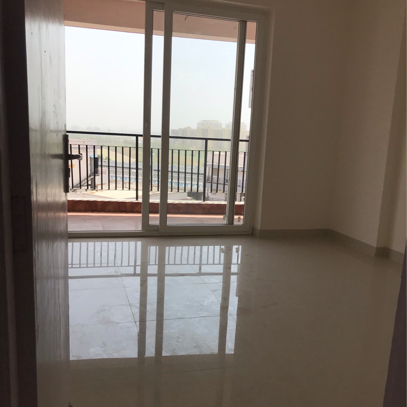 3.5 BHK + Servant Room Apartment For Sale in Pareena Express Heights