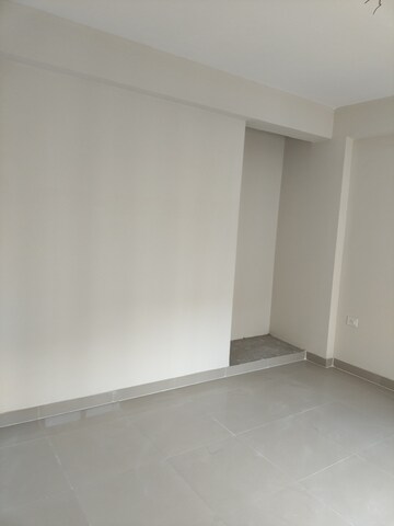 Room in 2 BHK Apartment at Paramount Emotions, Sector 1 Greater Noida – for Sale