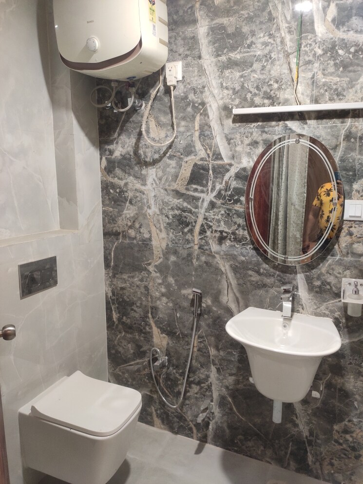 Bathroom, jankipuram 3 Bedroom 2200 Sq.Ft. Builder Floor In Jankipuram Lucknow 8801819