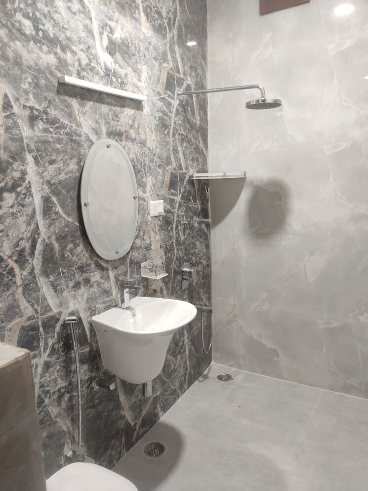 Bathroom, jankipuram 3 Bedroom 2200 Sq.Ft. Builder Floor In Jankipuram Lucknow 8801819