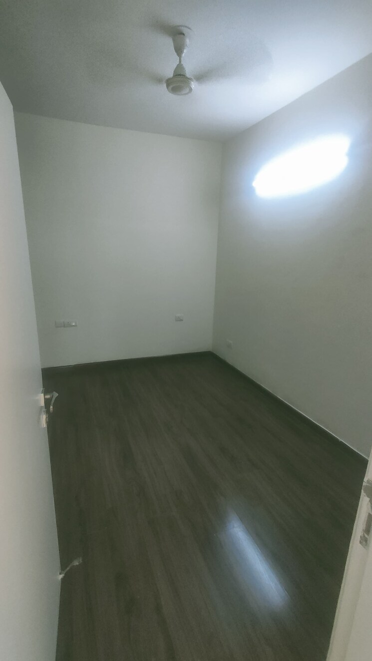 Room, emaar-mgf-the-palm-drive-villas 3 Bedroom 1996 Sq.Ft. Apartment In Sector 66 Gurgaon 8801783