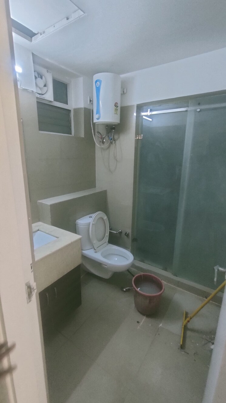 Bathroom, emaar-mgf-the-palm-drive-villas 3 Bedroom 1996 Sq.Ft. Apartment In Sector 66 Gurgaon 8801783