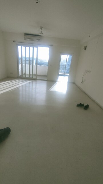 Room in 3 BHK Apartment at Emaar MGF The Palm Drive Villas, Sector 66 – for Rent