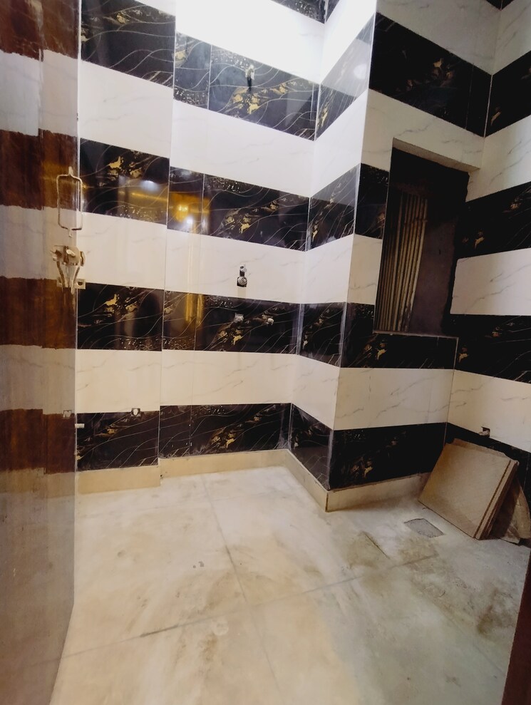 Bathroom, uttam nagar west 2 Bedroom 550 Sq.Ft. Builder Floor In Uttam Nagar West Delhi 8801806